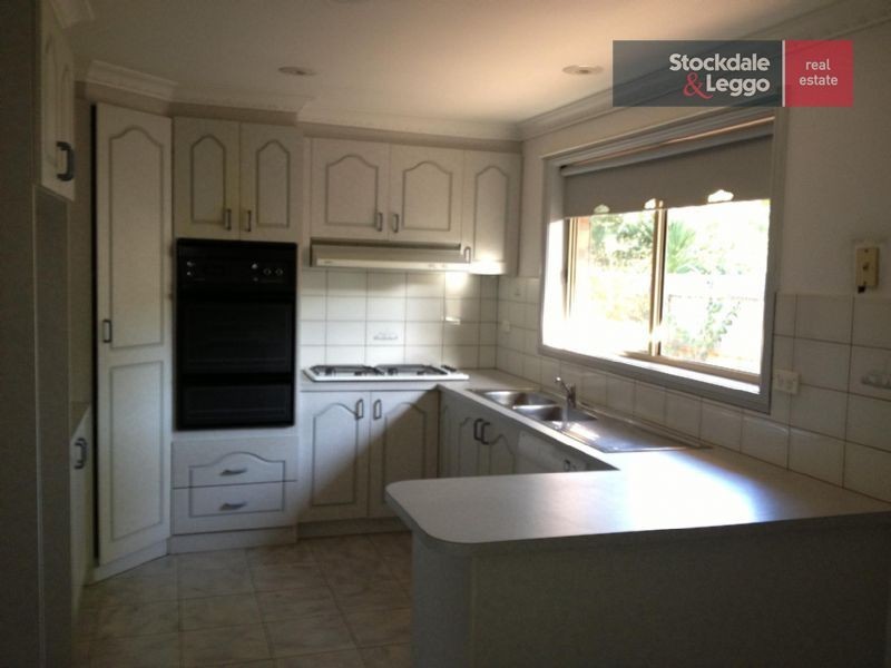 2/65 Mascoma Street, Strathmore VIC 3041