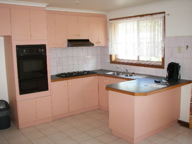 2/16 Coorong Court, Meadow Heights VIC 3048