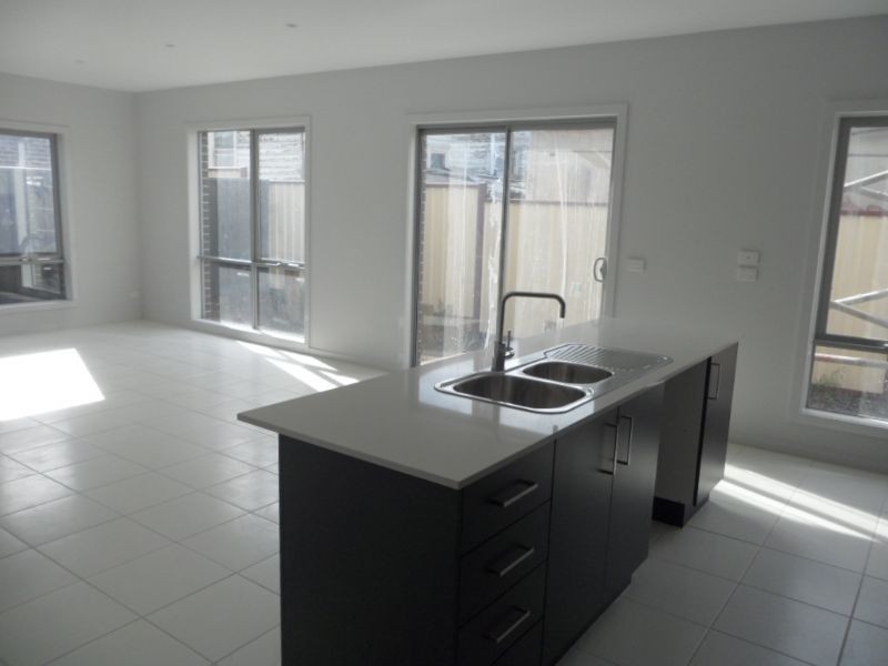 2/151 Durham Road, Sunshine VIC 3020