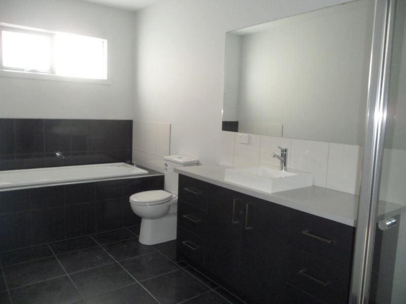 2/151 Durham Road, Sunshine VIC 3020