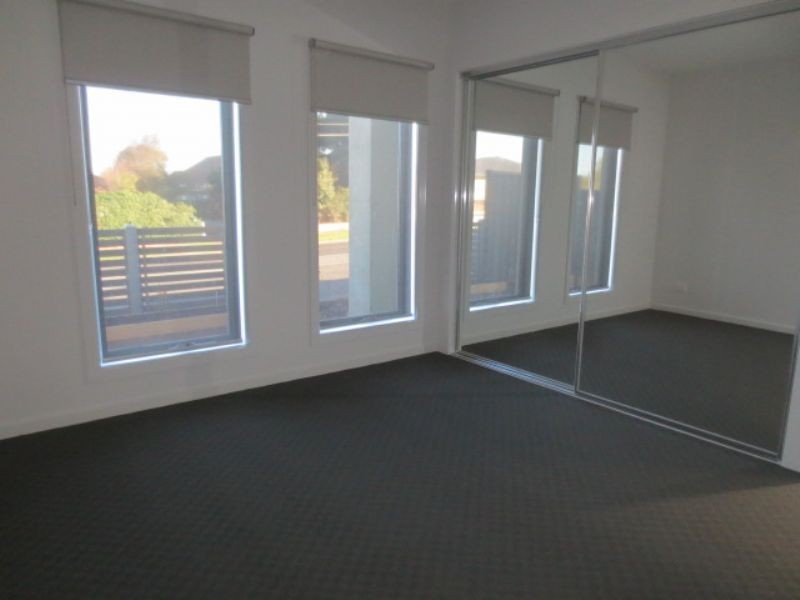 2/151 Durham Road, Sunshine VIC 3020