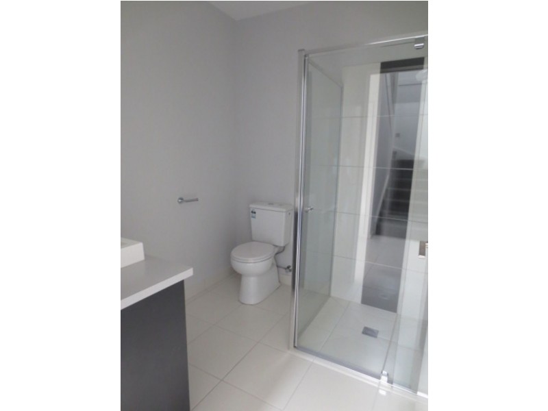 2/151 Durham Road, Sunshine VIC 3020