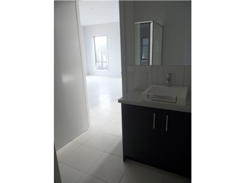 2/151 Durham Road, Sunshine VIC 3020