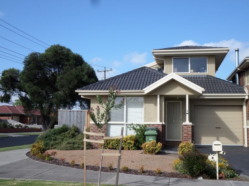 4/52 Waratah Avenue, Tullamarine VIC 3043