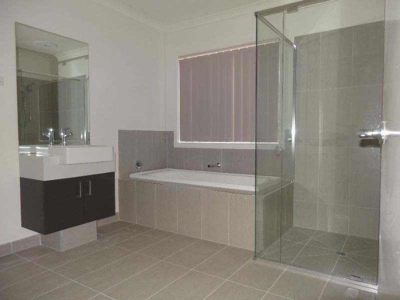 10 Cleeland Court, Roxburgh Park VIC 3064