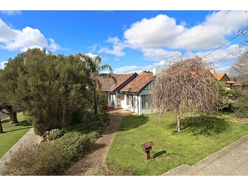 58 Carnarvon Road, Strathmore VIC 3041