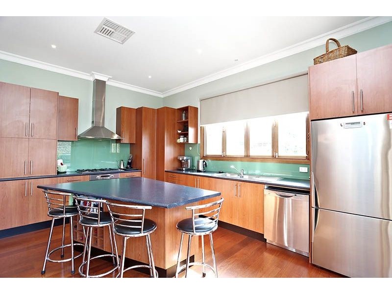 58 Carnarvon Road, Strathmore VIC 3041