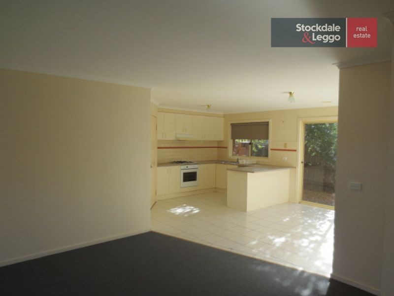 2/42 Collier Court, Strathmore Heights VIC 3041