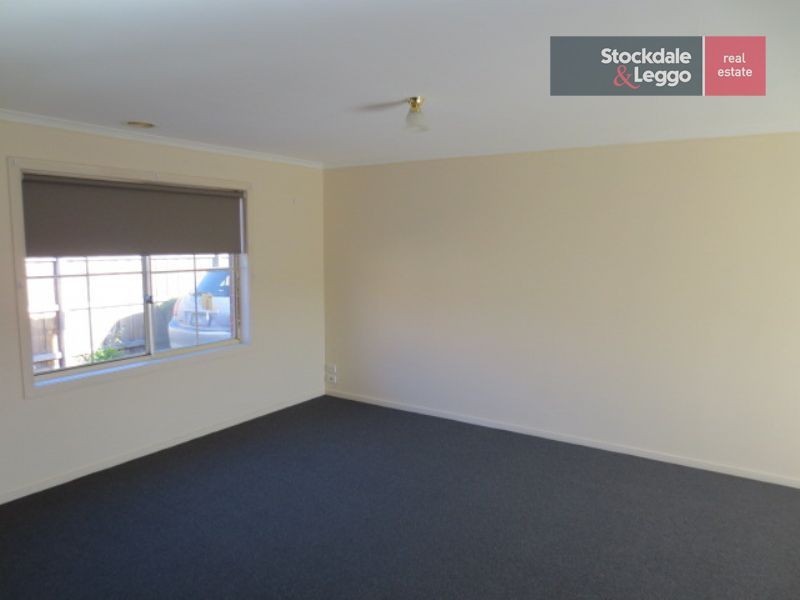 2/42 Collier Court, Strathmore Heights VIC 3041