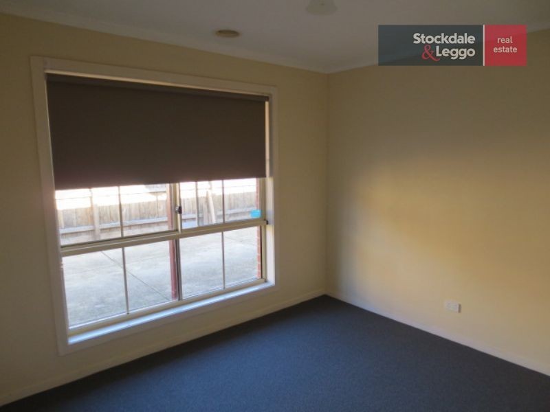 2/42 Collier Court, Strathmore Heights VIC 3041