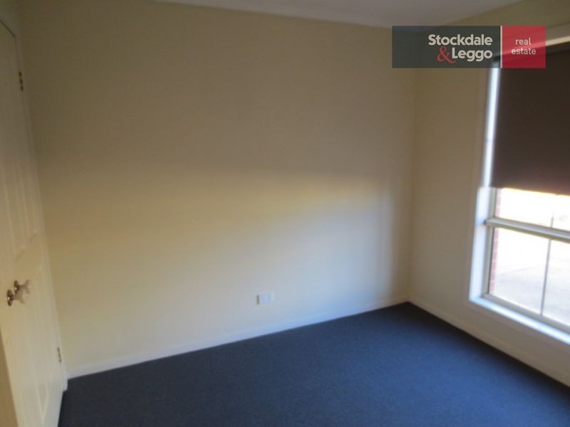 2/42 Collier Court, Strathmore Heights VIC 3041