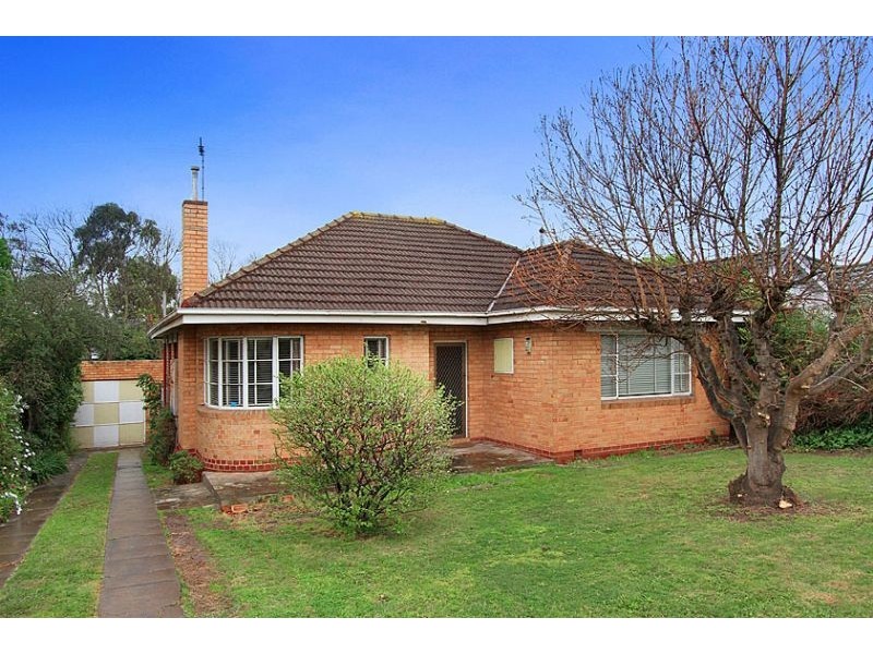7 Houston Avenue, Strathmore VIC 3041