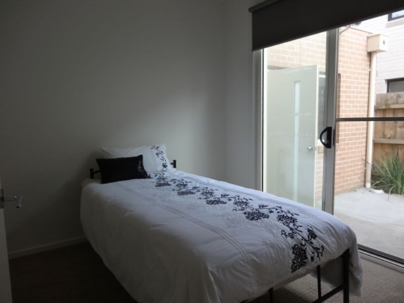 4/11 Churchill Avenue, Maidstone VIC 3012