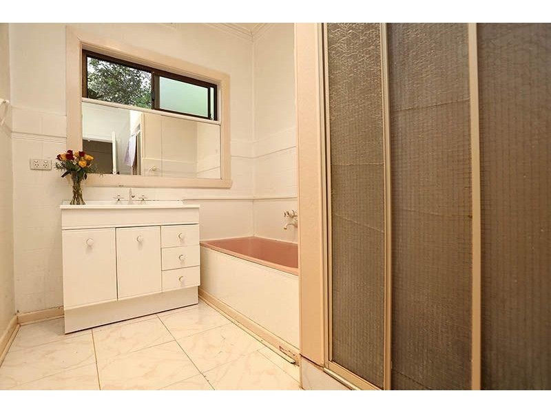 27 Melbourne Avenue, Glenroy VIC 3046