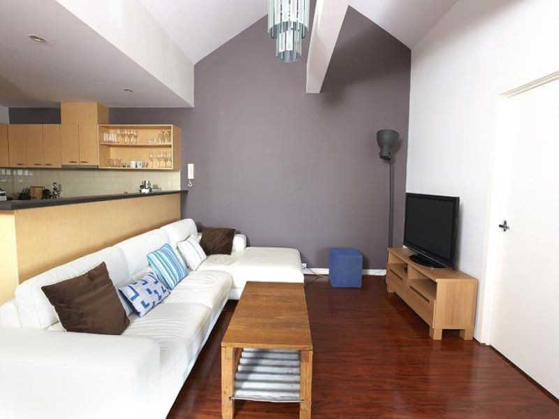 32/1 Gatehouse Drive, Kensington VIC 3031