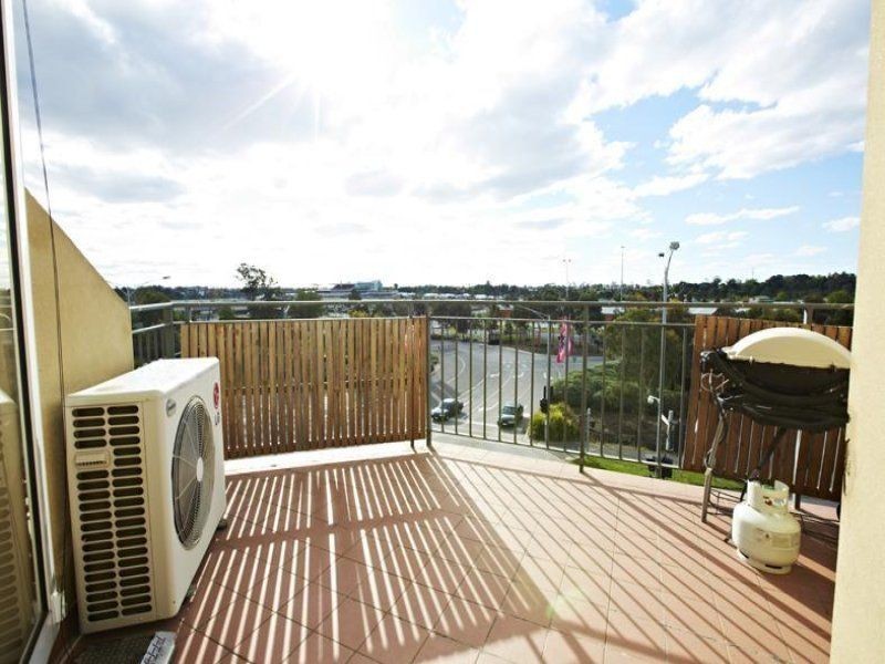 32/1 Gatehouse Drive, Kensington VIC 3031