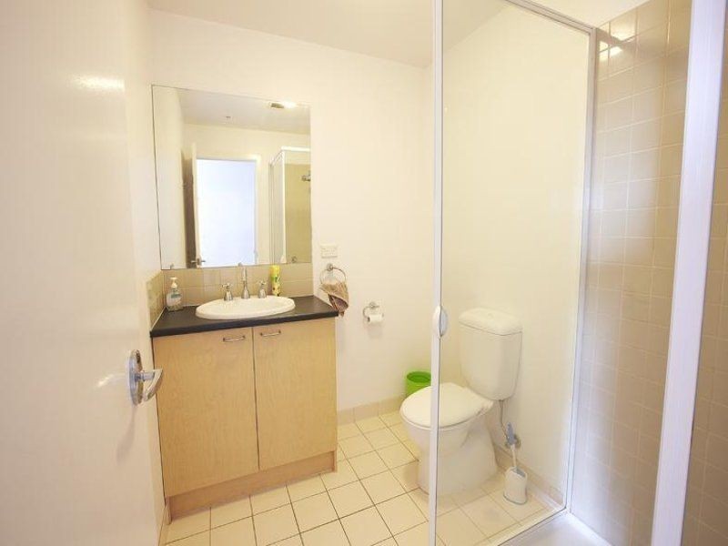 32/1 Gatehouse Drive, Kensington VIC 3031