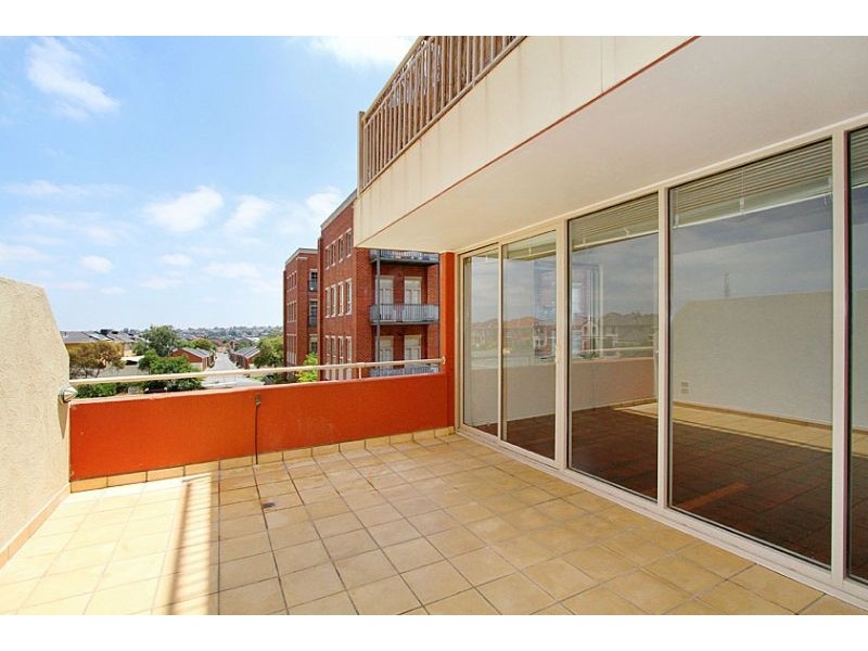 212/77 Village Way, Maribyrnong VIC 3032