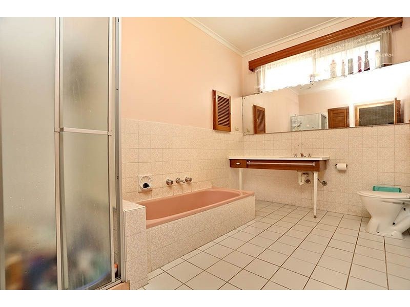 28 Berembong Drive, Keilor East VIC 3033