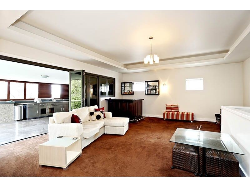 73 Woodland Street, Essendon VIC 3040