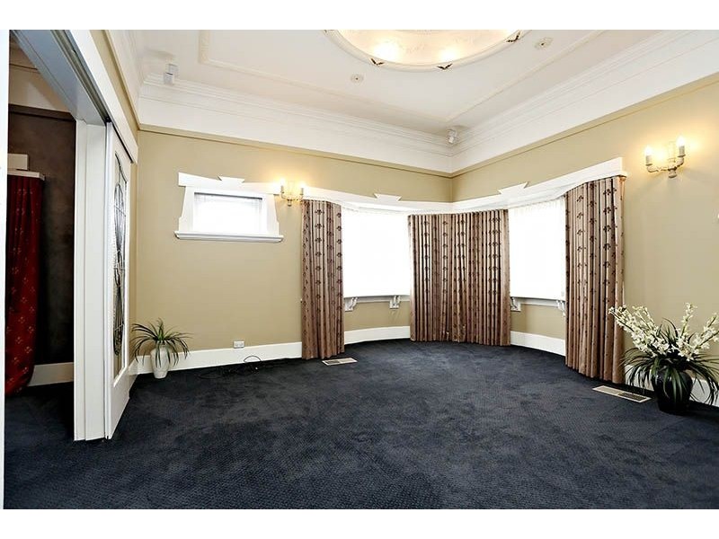 73 Woodland Street, Essendon VIC 3040