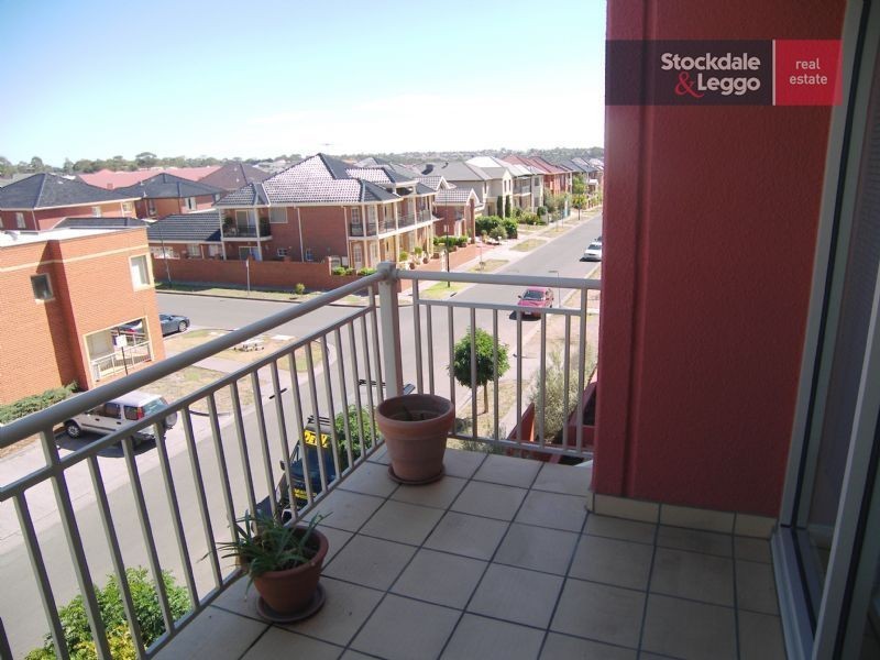 304/77 Village Way, Maribyrnong VIC 3032