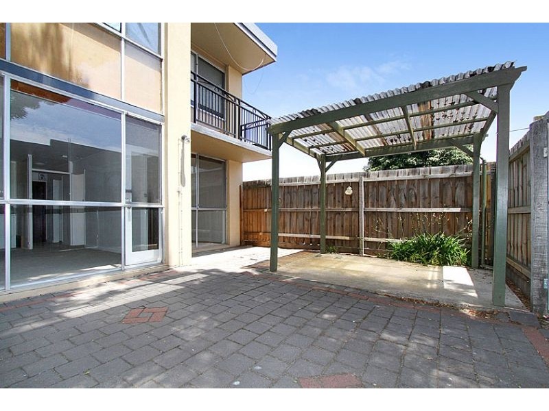 8/2 St Kinnord Street, Aberfeldie VIC 3040