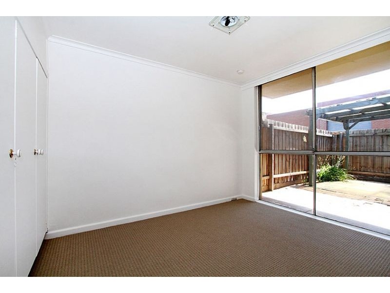 8/2 St Kinnord Street, Aberfeldie VIC 3040