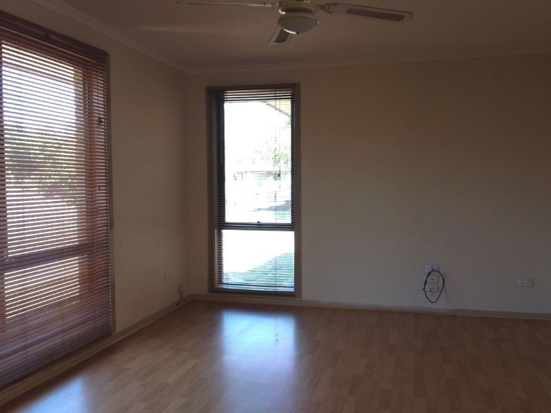 100 Lenoak Street, Gladstone Park VIC 3043