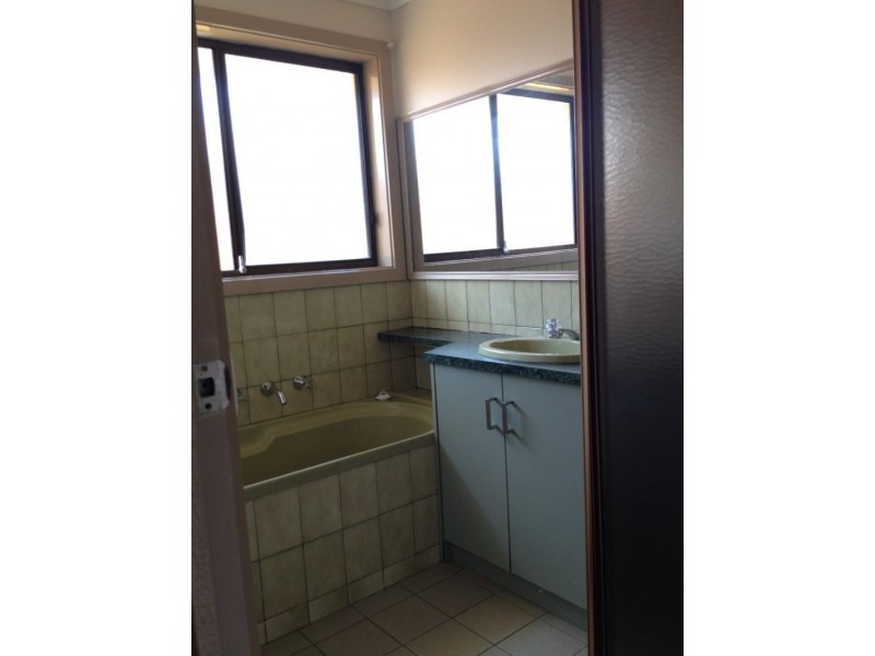 100 Lenoak Street, Gladstone Park VIC 3043