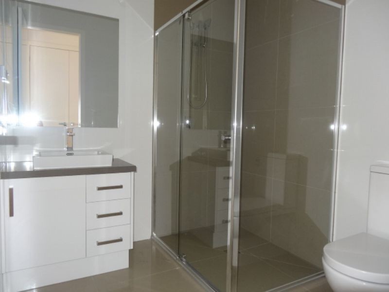 2/28 Bulla Road, Strathmore VIC 3041