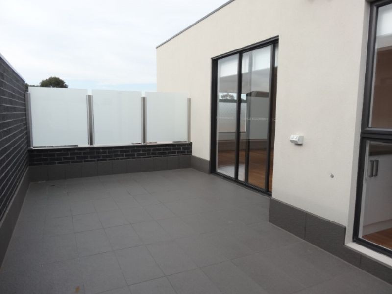 2/28 Bulla Road, Strathmore VIC 3041