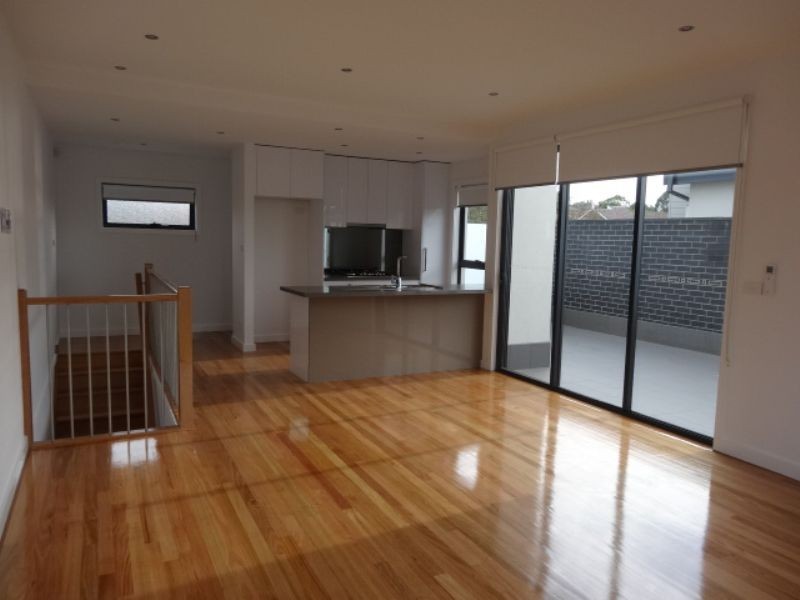 2/28 Bulla Road, Strathmore VIC 3041