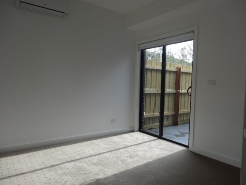 2/28 Bulla Road, Strathmore VIC 3041