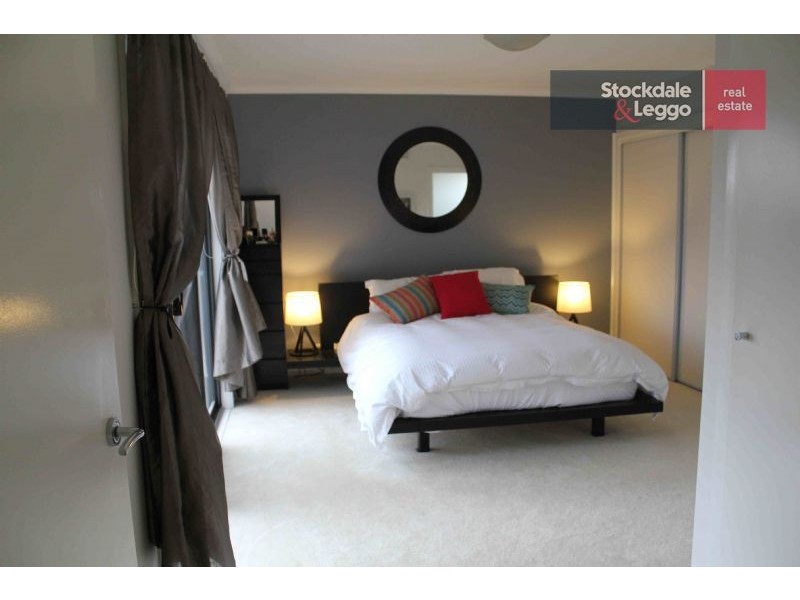 27 Navy Close, Maribyrnong VIC 3032