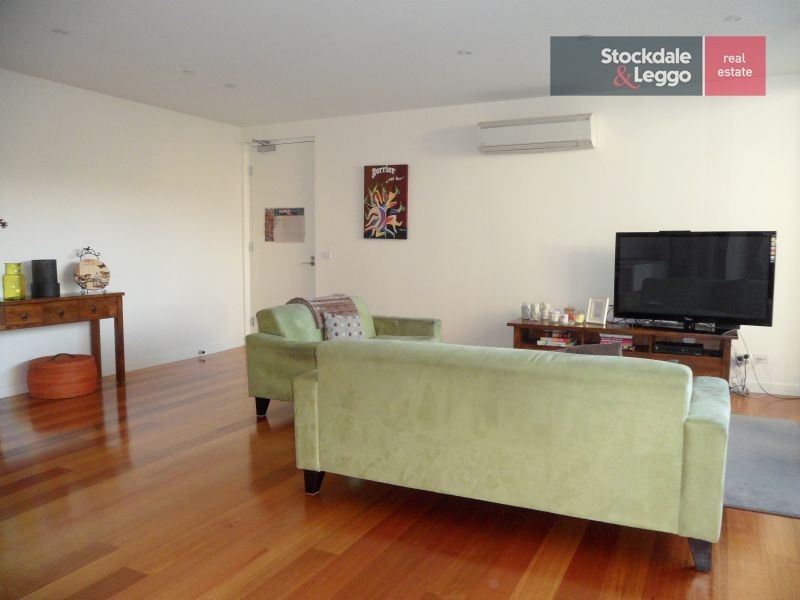 3/32 Napier Crs, Essendon VIC 3040