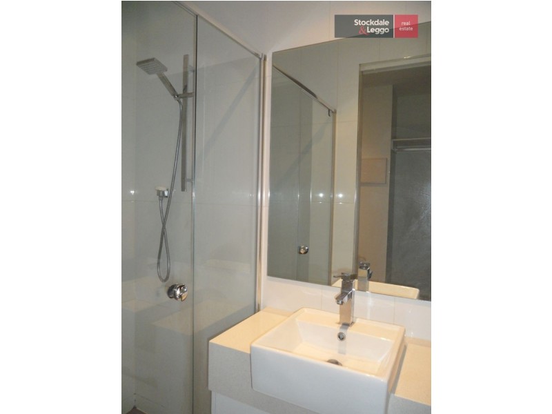 3/32 Napier Crs, Essendon VIC 3040