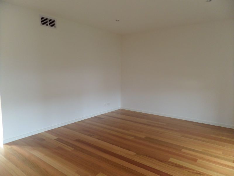 1/210 Melrose Drive, Tullamarine VIC 3043