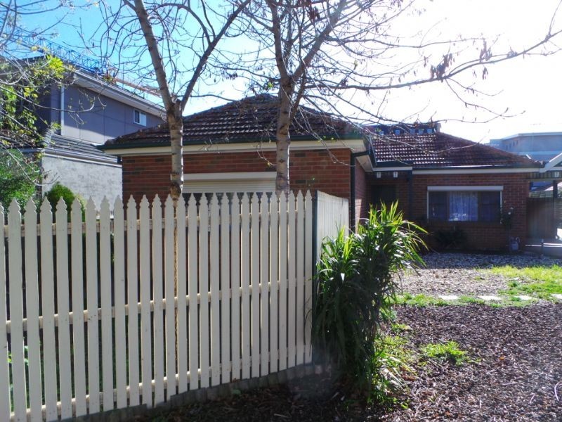 1/8 Lake Avenue, Pascoe Vale VIC 3044