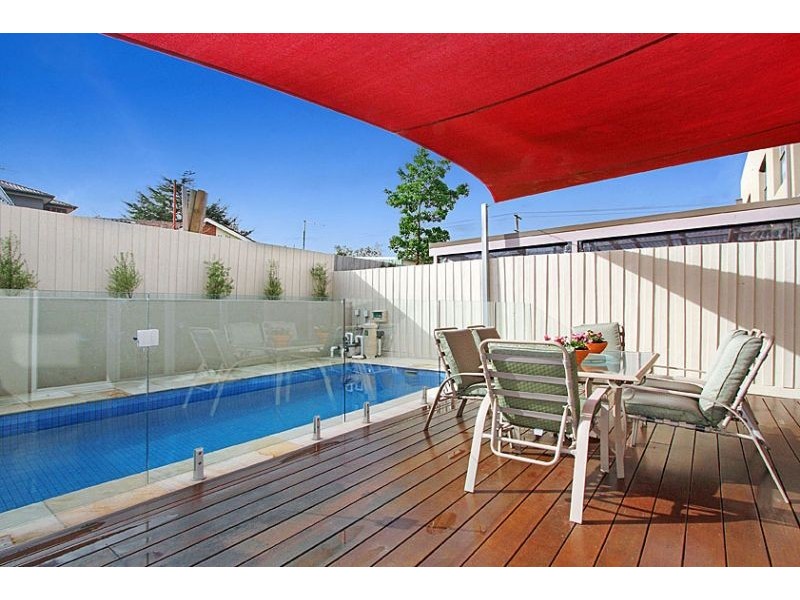 2B May Street, Aberfeldie VIC 3040