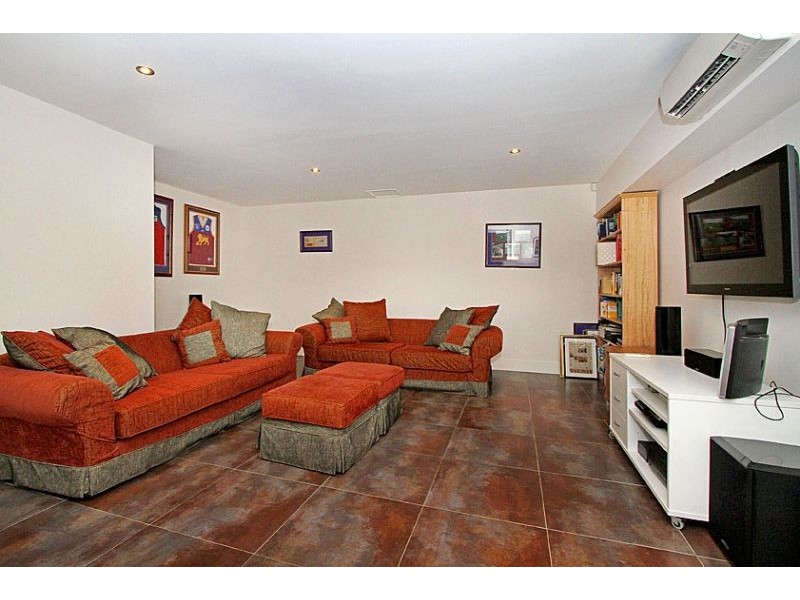 2B May Street, Aberfeldie VIC 3040