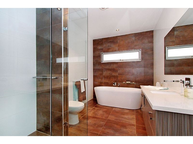 2B May Street, Aberfeldie VIC 3040