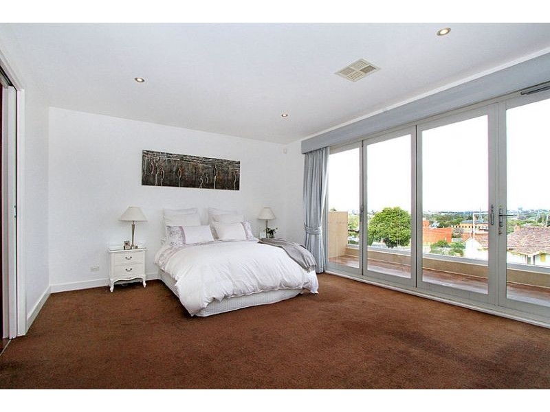 2B May Street, Aberfeldie VIC 3040