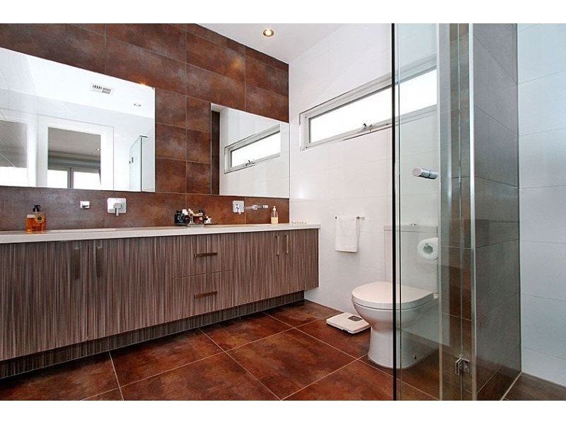 2B May Street, Aberfeldie VIC 3040