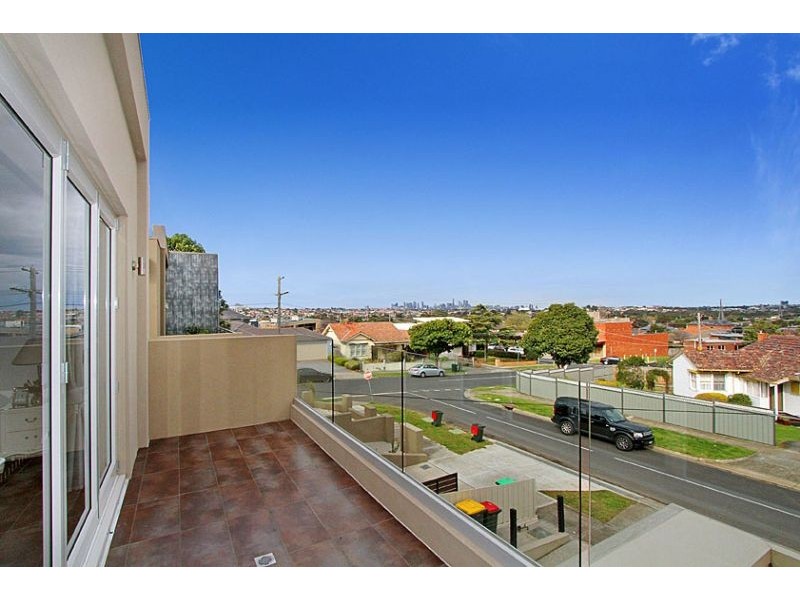 2B May Street, Aberfeldie VIC 3040