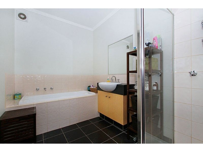 51/2 Newmarket Way, Flemington VIC 3031