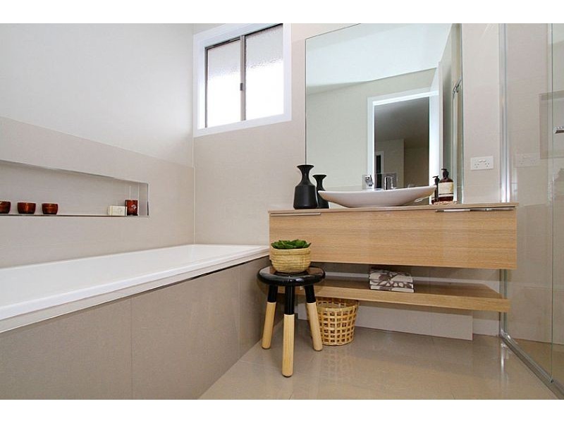 42A Lind Street, Strathmore VIC 3041