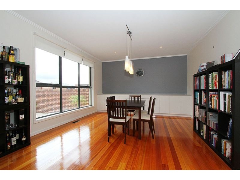 27 Navy Close, Maribyrnong VIC 3032