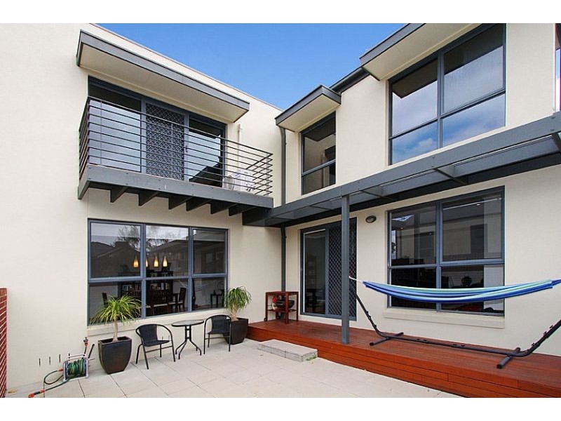 27 Navy Close, Maribyrnong VIC 3032