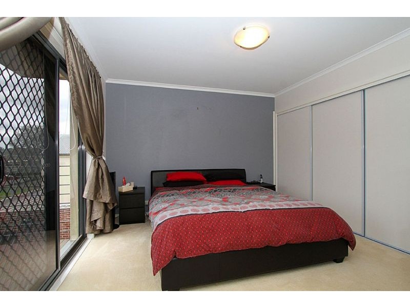 27 Navy Close, Maribyrnong VIC 3032